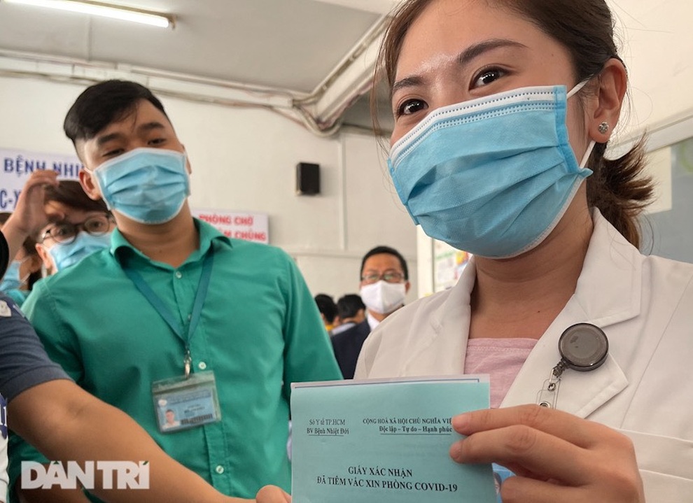 TPHCM: 5.560 người có phản ứng sau tiêm vắc xin Covid-19 - 2 TPHCM: 5.560 người có phản ứng sau tiêm vắc xin Covid-19 - 2