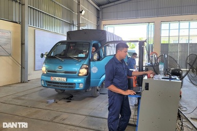 Trung tâm đăng kiểm duy nhất ở Hòa Bình hôm nay hoạt động trở lại