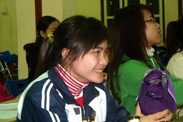 Sinh viên ĐH Hà Nội trổ tài gói quà kiểu Nhật