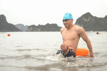 Chiến binh không chân tại Aqua Warriors: Từ bi kịch thơ ấu đến HCV quốc gia