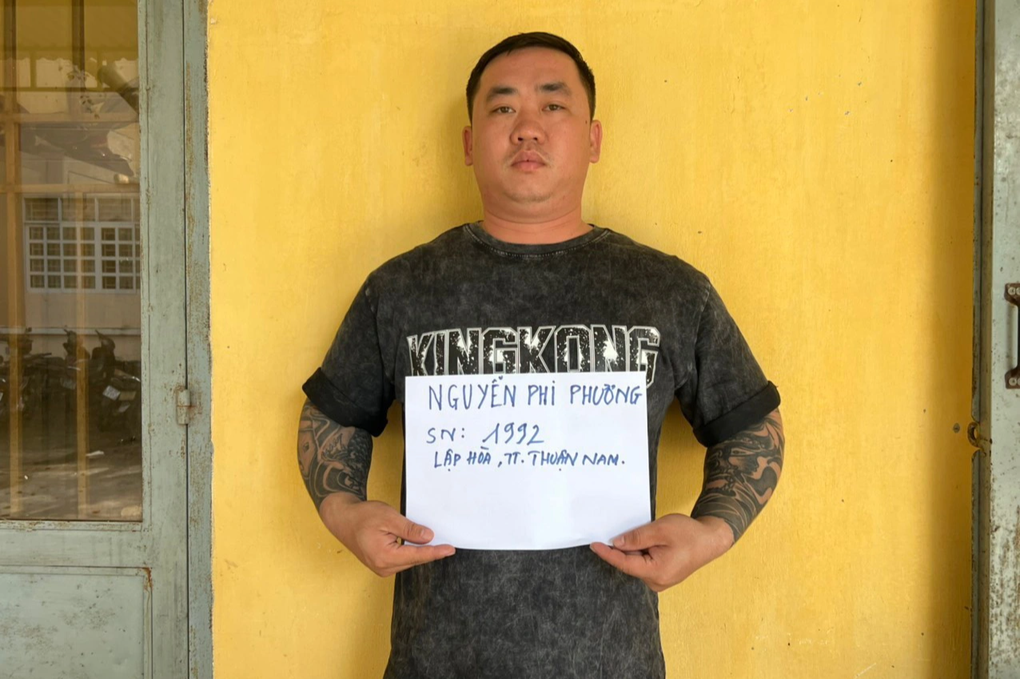 Tạm giữ nghi phạm bắn nhiều phát súng vào tiệc cưới ở Bình Thuận - 1 Tạm giữ nghi phạm bắn nhiều phát súng vào tiệc cưới ở Bình Thuận - 1