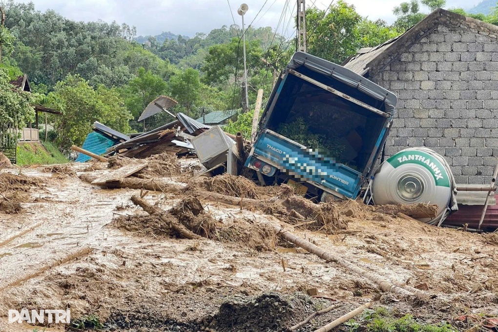 Thanh Hóa công bố tình huống khẩn cấp về thiên tai tại hai xã - 1 Thanh Hóa công bố tình huống khẩn cấp về thiên tai tại hai xã - 1
