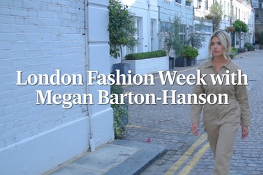 Megan Barton-Hanson đi xem thời trang