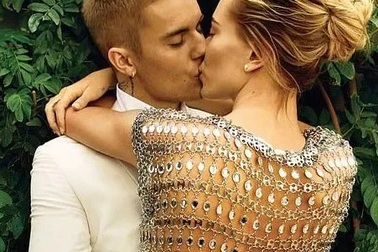 Justin Bieber và vợ tình tứ trên tạp chí Vogue