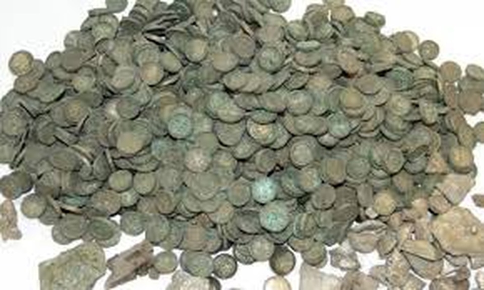 Phát hiện kho báu 900 năm tuổi gồm nhiều cổ vật bằng vàng và bạc - 2 Phát hiện kho báu 900 năm tuổi gồm nhiều cổ vật bằng vàng và bạc - 2