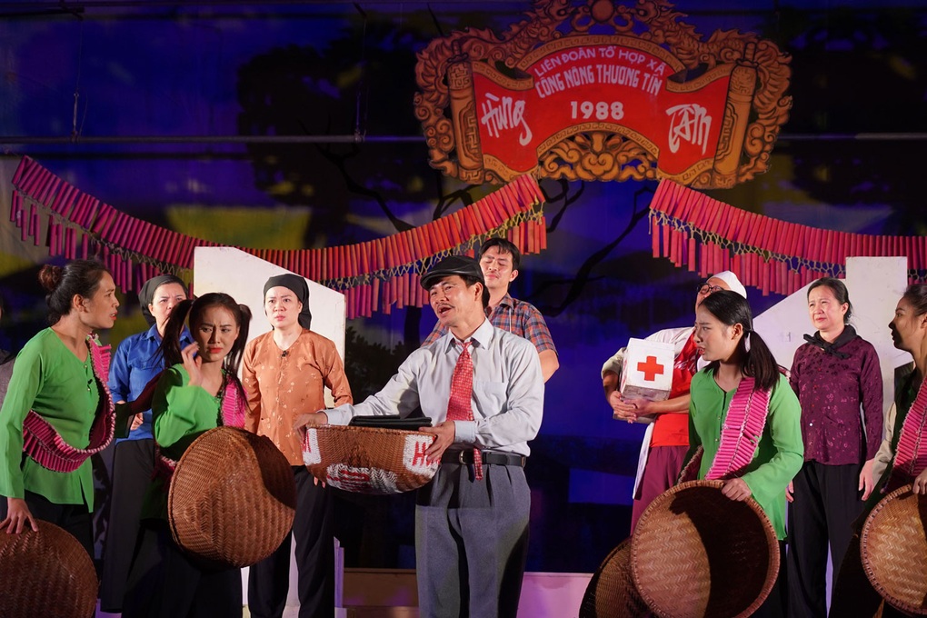 NSND Xuân Bắc, Việt Hoa diễn kịch tưởng nhớ Lưu Quang Vũ - 1 NSND Xuân Bắc, Việt Hoa diễn kịch tưởng nhớ Lưu Quang Vũ - 1