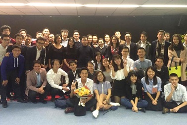 Hội sinh viên Việt Nam tại Paris bầu tân chủ tịch