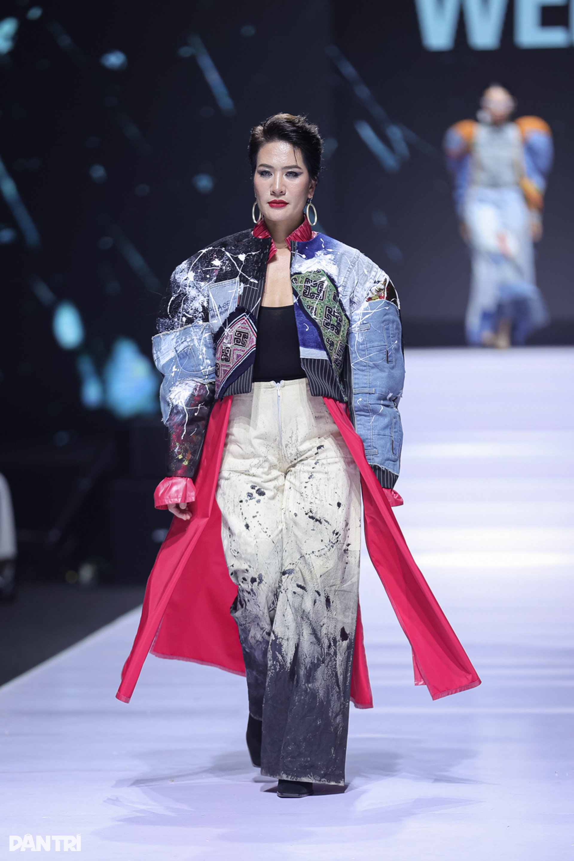 NSƯT Kim Xuyến 80 tuổi trình diễn thời trang, tự trang điểm và làm tóc - 8