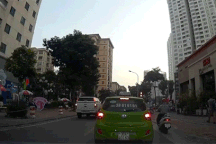 Phải lùi xe hàng chục mét vì tội loi choi lấn làn