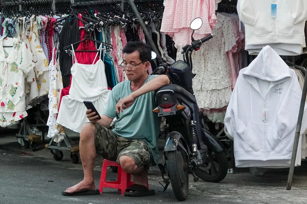 Thế tiến thoái lưỡng nan của tiểu thương chợ truyền thống