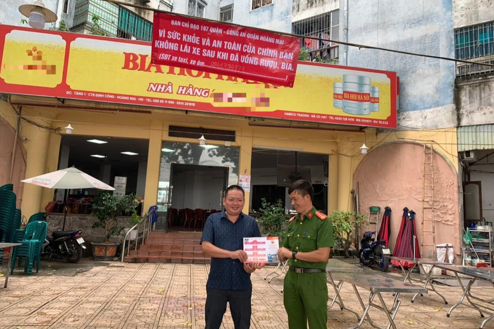 Hà Nội: Lập tổ xe ôm miễn phí đưa khách say về nhà - 1 Hà Nội: Lập tổ xe ôm miễn phí đưa khách say về nhà - 1