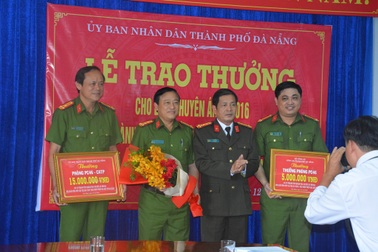 Thưởng “nóng” chuyên án phá đường dây mua bán hóa đơn khống trên 100 tỷ đồng