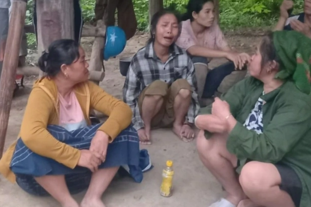 Vợ bất lực nhìn chồng bị nước cuốn trôi - 2 Vợ bất lực nhìn chồng bị nước cuốn trôi - 2