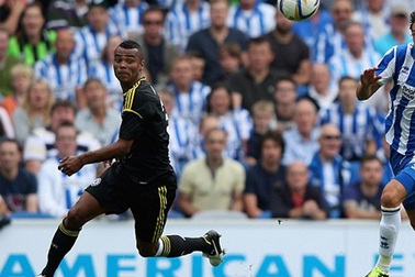 Ashley Cole phủ nhận việc muốn rời Chelsea