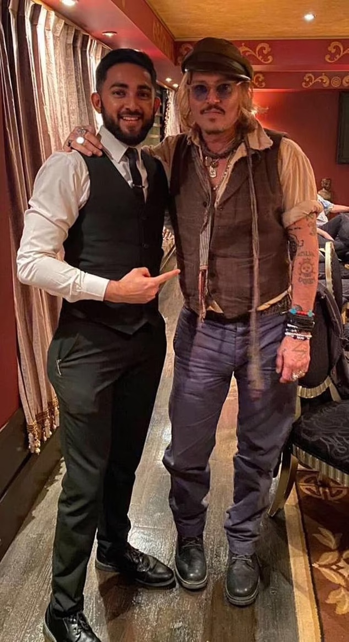 Johnny Depp chi 1,5 tỷ đồng mở tiệc ăn mừng thắng kiện - 2