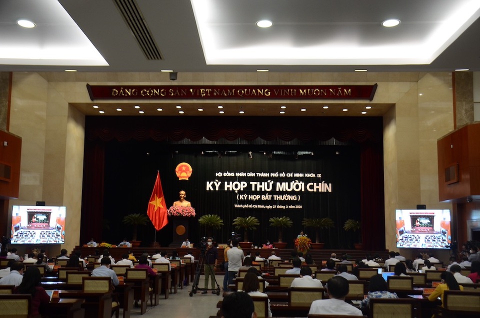 Chủ tịch TPHCM: Chấp nhận hy sinh lợi ích kinh tế, đảm bảo an toàn cho dân - 1 Chủ tịch TPHCM: Chấp nhận hy sinh lợi ích kinh tế, đảm bảo an toàn cho dân - 1