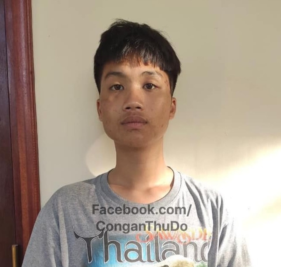 Nam thanh niên đập phá xe máy sau va chạm đang bị điều tra trong 2 vụ án - 1 Nam thanh niên đập phá xe máy sau va chạm đang bị điều tra trong 2 vụ án - 1