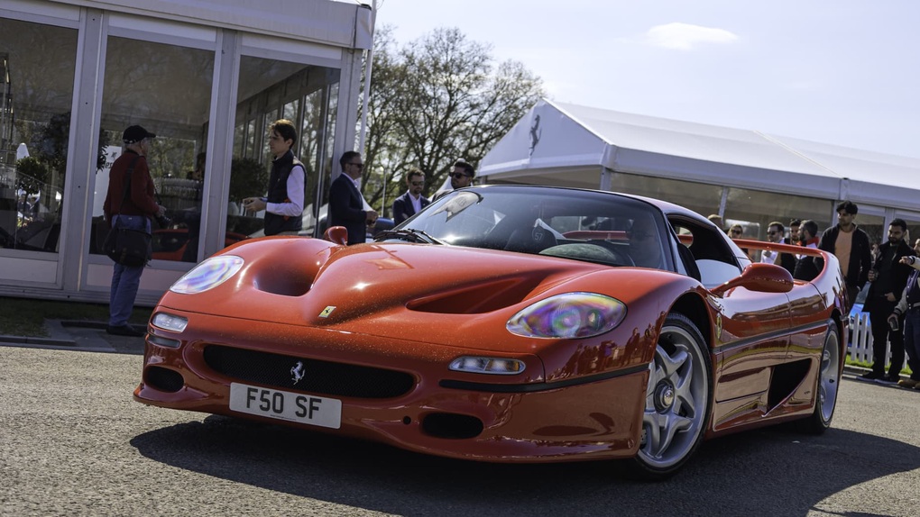 Ngày càng nhiều người trẻ có khả năng mua siêu xe Ferrari - 1 Ngày càng nhiều người trẻ có khả năng mua siêu xe Ferrari - 1