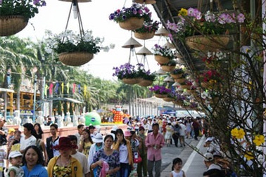 Các điểm du xuân TPHCM đông kín người