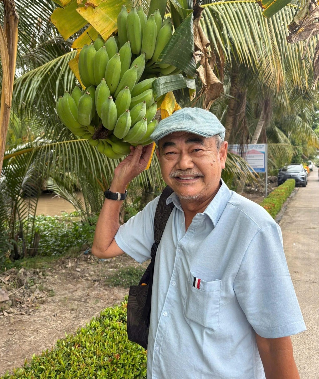 NSND Việt Anh U70: Phong độ yêu đời, được bạn gái kém 36 tuổi cầu hôn - 4 NSND Việt Anh U70: Phong độ yêu đời, được bạn gái kém 36 tuổi cầu hôn - 4