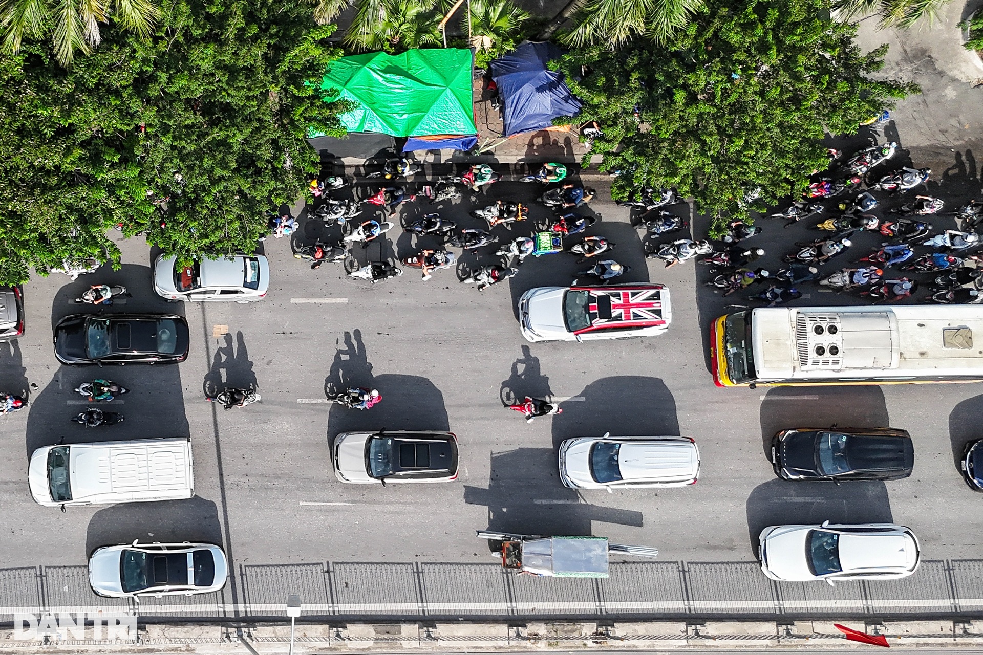 Người dân đổ về Hà Nội sau kỳ nghỉ lễ dài, cửa ngõ Thủ đô ùn tắc - 5 Người dân đổ về Hà Nội sau kỳ nghỉ lễ dài, cửa ngõ Thủ đô ùn tắc - 5