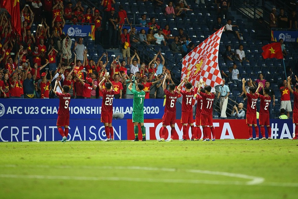 AFC “doạ” cấm cổ động viên Việt Nam vì vi phạm điều lệ - 1 AFC “doạ” cấm cổ động viên Việt Nam vì vi phạm điều lệ - 1