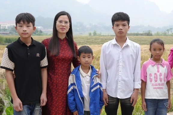 Chuyên gia Nguyễn Thị Lanh nhận bảo trợ 10 trẻ mồ côi tại tỉnh Lào Cai