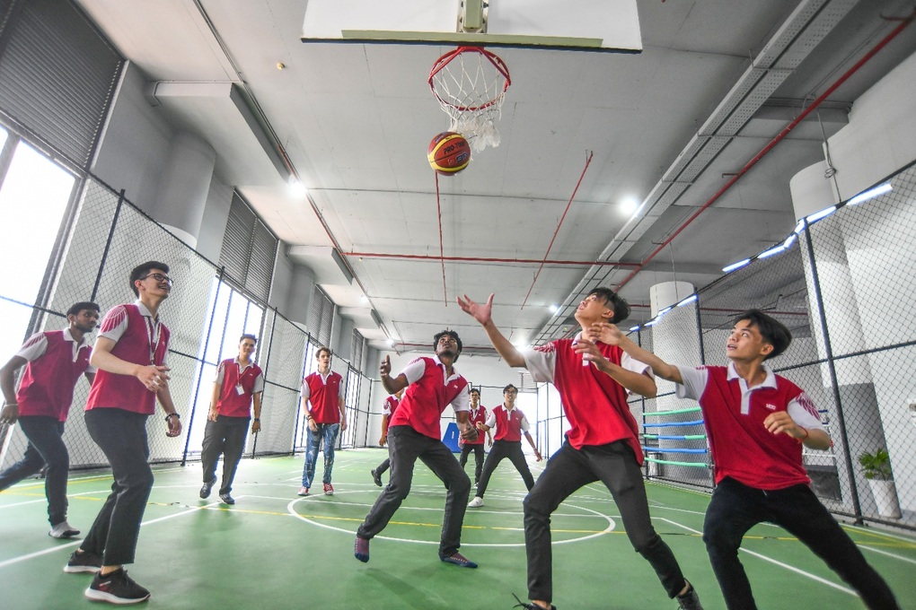 HIU công bố học phí nhập học năm 2023 cho tân sinh viên - 4 HIU công bố học phí nhập học năm 2023 cho tân sinh viên - 4