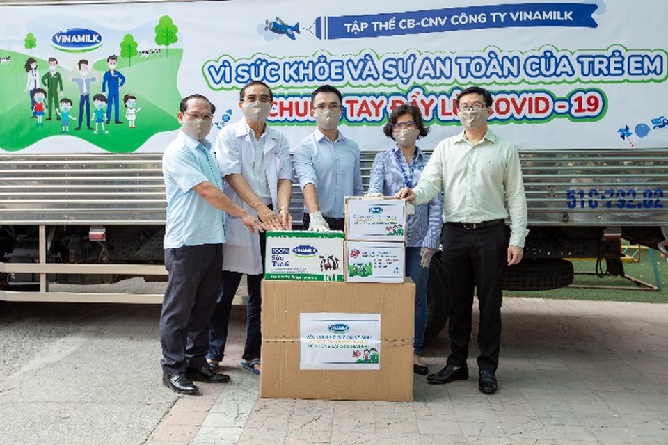 “Món quà” đặc biệt của Vinamilk tặng trẻ em khó khăn trong mùa dịch Covid-19 - 1 “Món quà” đặc biệt của Vinamilk tặng trẻ em khó khăn trong mùa dịch Covid-19 - 1