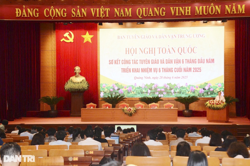 Hội nghị lịch sử và bước ngoặt của Ban Tuyên giáo và Dân vận Trung ương - 2 Hội nghị lịch sử và bước ngoặt của Ban Tuyên giáo và Dân vận Trung ương - 2