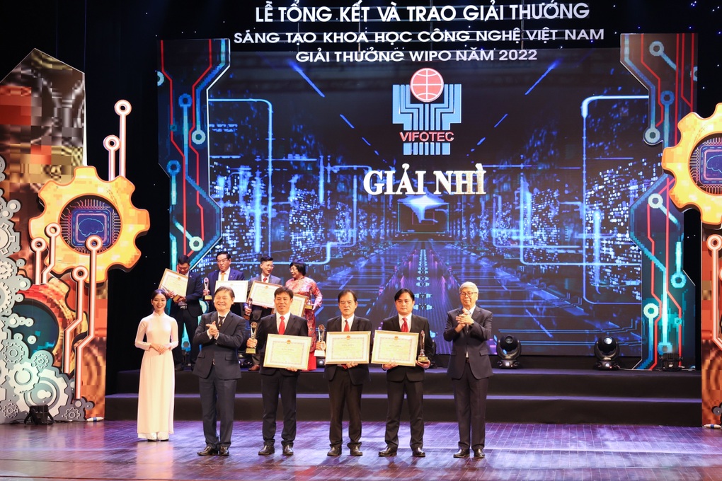 EVNCPC nhận 4 giải thưởng Sáng tạo khoa học công nghệ Việt Nam - 2 EVNCPC nhận 4 giải thưởng Sáng tạo khoa học công nghệ Việt Nam - 2
