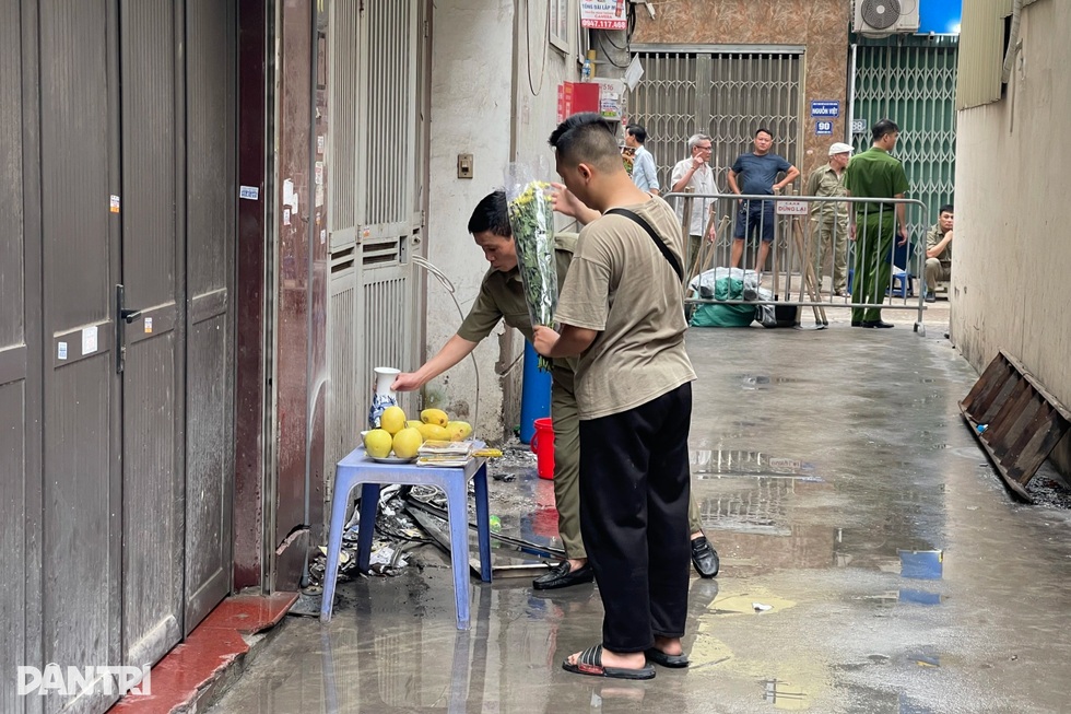 Vụ cháy 3 người chết ở Hà Nội: Các tầng có ô thoát nạn nhưng không kịp mở - 5 Vụ cháy 3 người chết ở Hà Nội: Các tầng có ô thoát nạn nhưng không kịp mở - 5