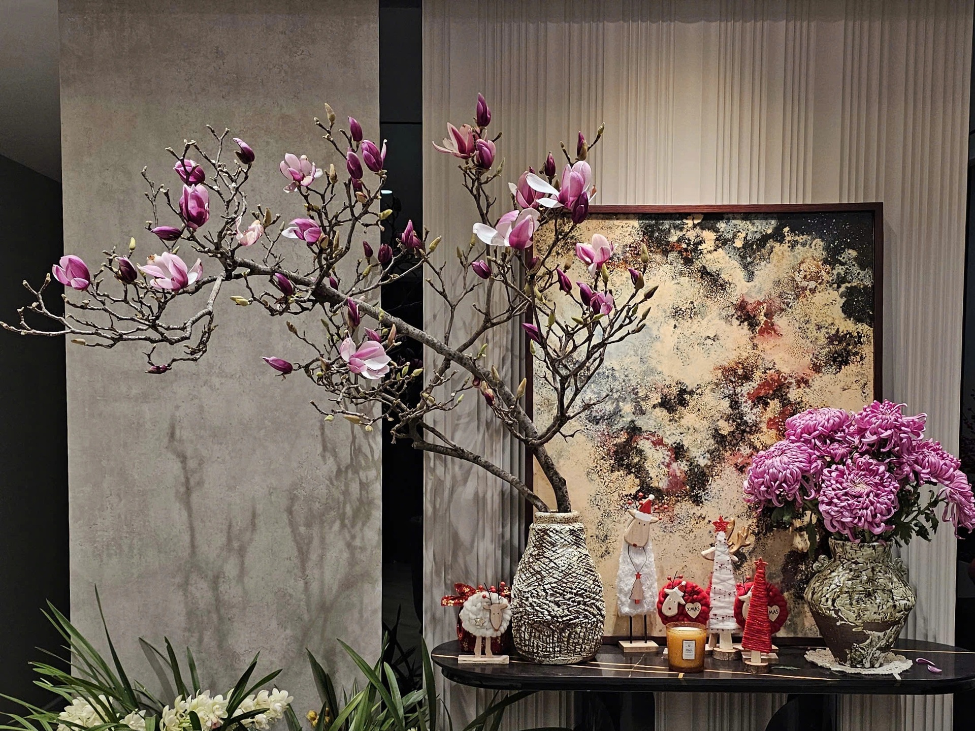 Bà nội trợ chi tiền triệu mua cành mộc lan về đón Tết - 1 Bà nội trợ chi tiền triệu mua cành mộc lan về đón Tết - 1