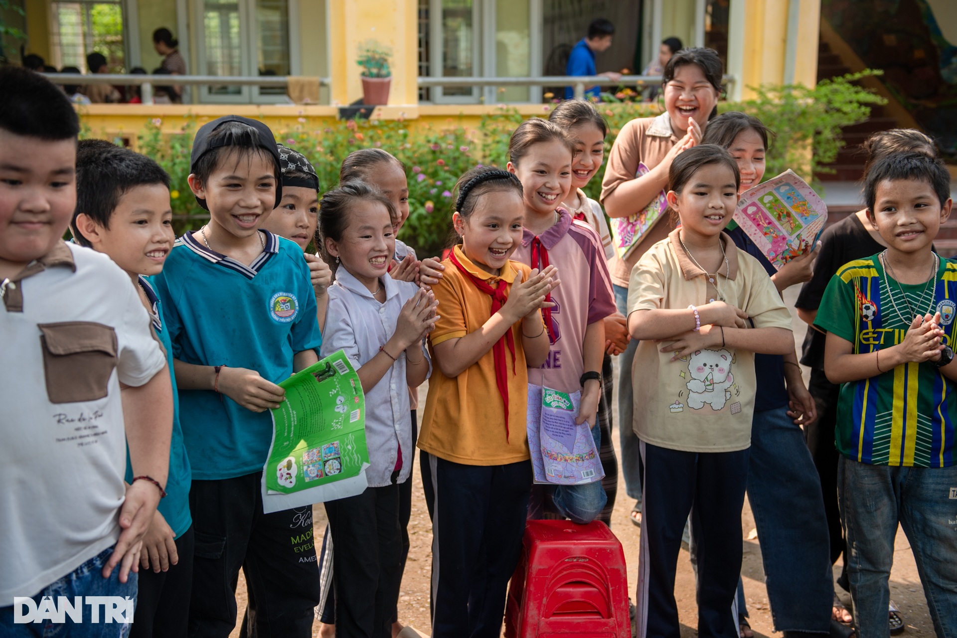 Hơn 200 em học sinh ở vùng biên Việt - Lào được khám sàng lọc viêm gan B - 13 Hơn 200 em học sinh ở vùng biên Việt - Lào được khám sàng lọc viêm gan B - 13