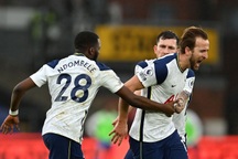 Tottenham đánh rơi điểm trên sân Crystal Palace