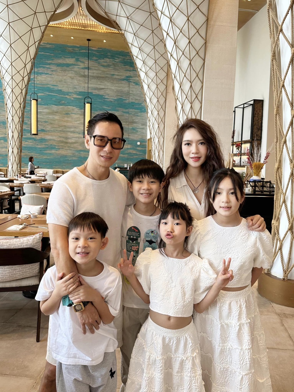 Vóc dáng gợi cảm của bà xã Lý Hải dù trải qua 4 lần sinh nở - 1 Vóc dáng gợi cảm của bà xã Lý Hải dù trải qua 4 lần sinh nở - 1