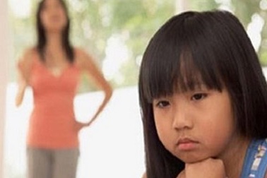 Câu nói phũ phàng của đứa con gái bị bỏ rơi