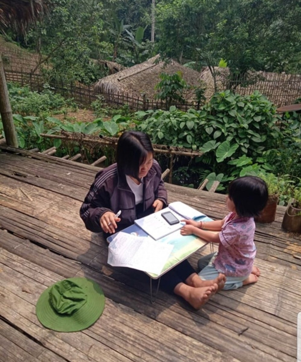 Trường hỗ trợ phí Internet, giáo viên gọi điện giảng cho học sinh miền núi  - 4