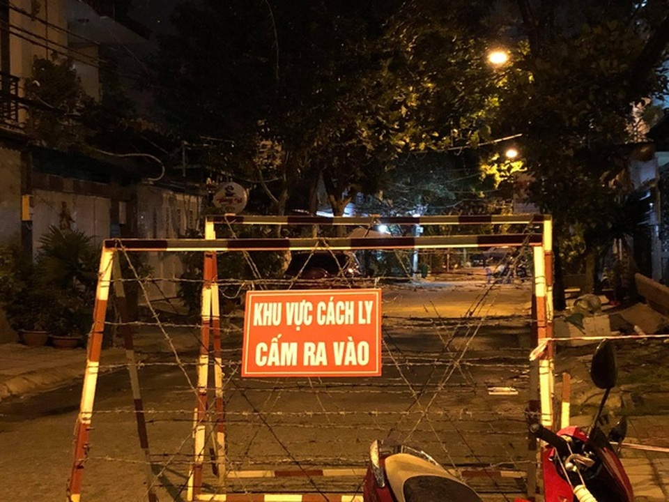 TPHCM: Phong tỏa một tuyến đường vì có người nghi nhiễm Covid-19 - 2 TPHCM: Phong tỏa một tuyến đường vì có người nghi nhiễm Covid-19 - 2