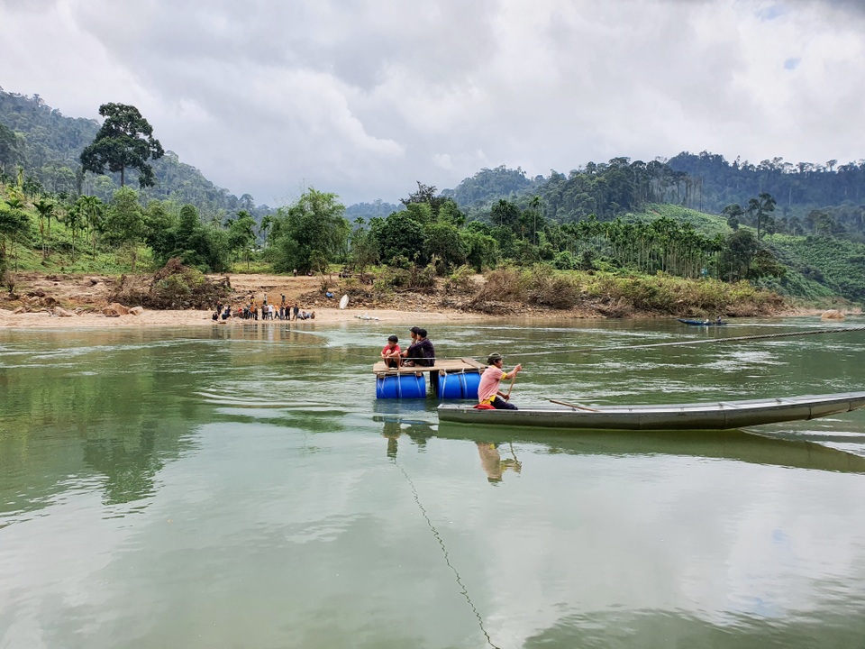 Chòng chành vượt sông dữ tìm con chữ - 6