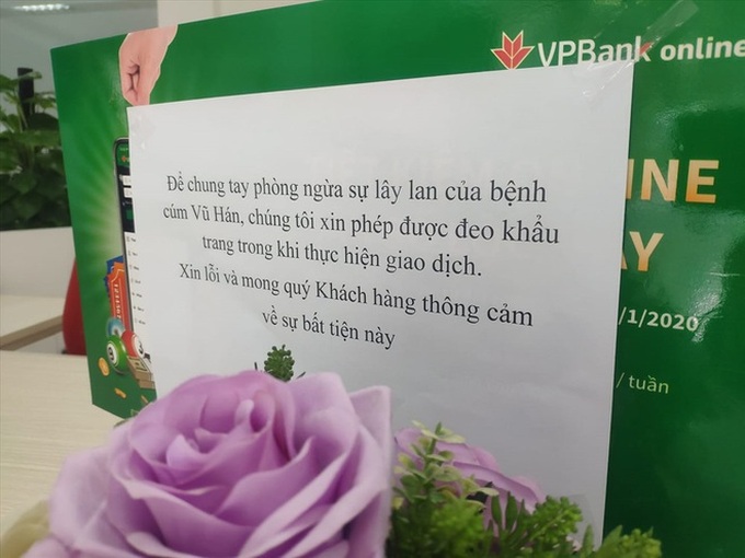 Tiếp xúc hàng trăm người/ngày nhưng ATM không có nước sát khuẩn, cồn rửa tay phòng Covid-19 - Ảnh 9. Tiếp xúc hàng trăm người/ngày nhưng ATM không có nước sát khuẩn, cồn rửa tay phòng Covid-19 - Ảnh 9.