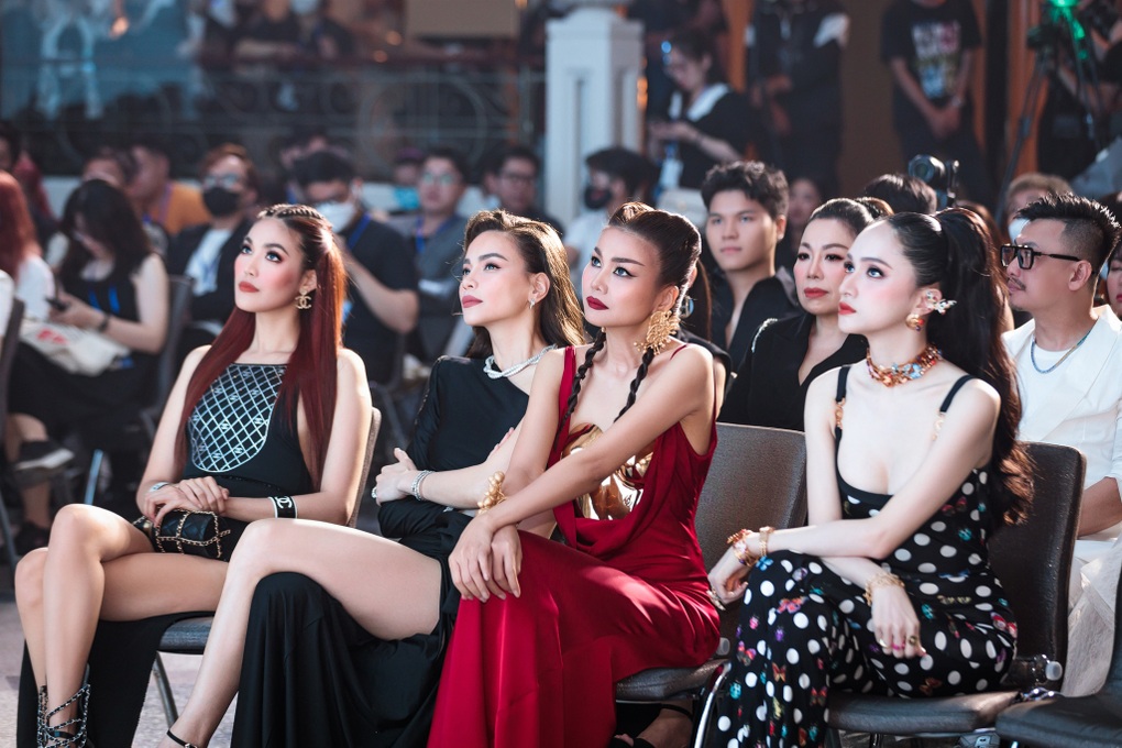 Hồ Ngọc Hà, Hương Giang phản hồi tin đồn cạch mặt vì truyền hình thực tế - 1 Hồ Ngọc Hà, Hương Giang phản hồi tin đồn cạch mặt vì truyền hình thực tế - 1