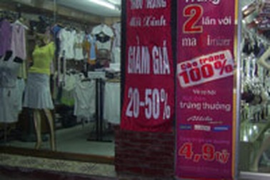Hà Nội: Thời trang hè vào mùa giảm giá