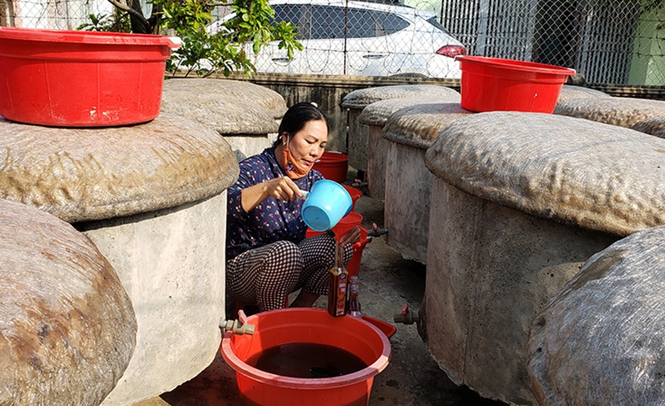 Quảng Bình: Kiếm tiền tỷ nhờ nghề làm nước mắm truyền thống - 1 Quảng Bình: Kiếm tiền tỷ nhờ nghề làm nước mắm truyền thống - 1