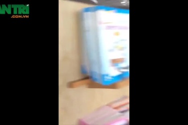 Phụ huynh ở Cần Thơ tìm mua sách cho cháu