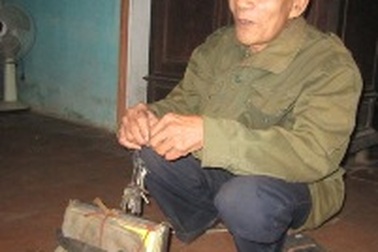 Ông già mù có biệt tài "chinh phục" mọi loại khóa