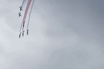 Hai máy bay quân sự Pháp đâm nhau trên không, nổ như cầu lửa