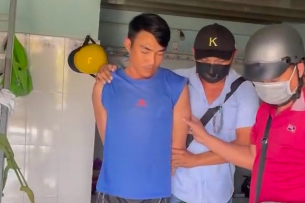 Bắt giữ kẻ trốn lệnh truy nã trong vụ nổ súng bắn nhầm người ở Vĩnh Long - 1 Bắt giữ kẻ trốn lệnh truy nã trong vụ nổ súng bắn nhầm người ở Vĩnh Long - 1