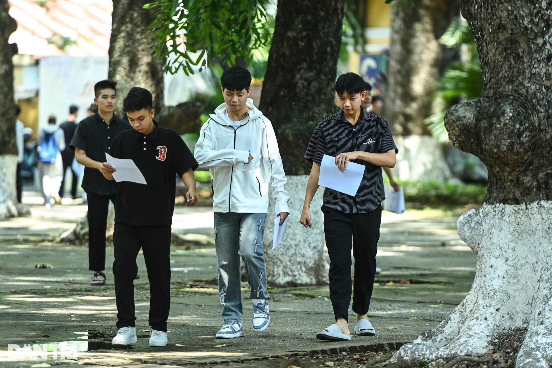 Thi tốt nghiệp THPT 2025: Thí sinh tự do hồi hộp trước chuyến đò cuối - 5 Thi tốt nghiệp THPT 2025: Thí sinh tự do hồi hộp trước chuyến đò cuối - 5