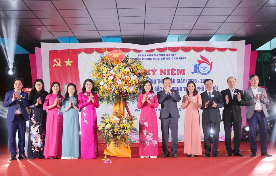 Trường THCS top đầu Hà Nội kỷ niệm 10 năm thành lập - 8 Trường THCS top đầu Hà Nội kỷ niệm 10 năm thành lập - 8